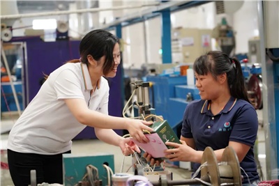 感恩母親 送愛到崗 | 湘聯電纜開展母親節(jié)關愛活動！